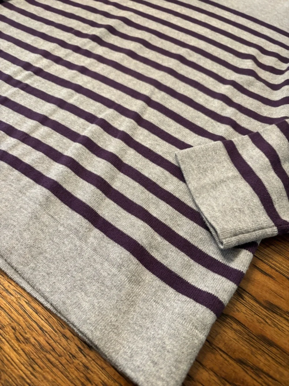 Banana Republic Men’s M Gray Purple Stripe Cotton V-Neck Sweater